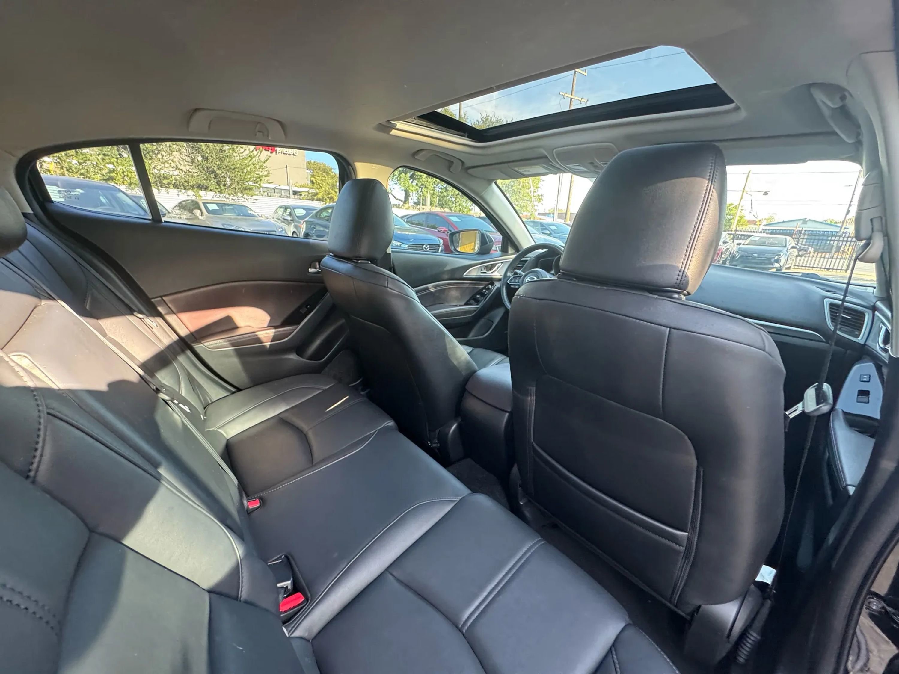 Used 2018 MAZDA MAZDA3 Touring image 12