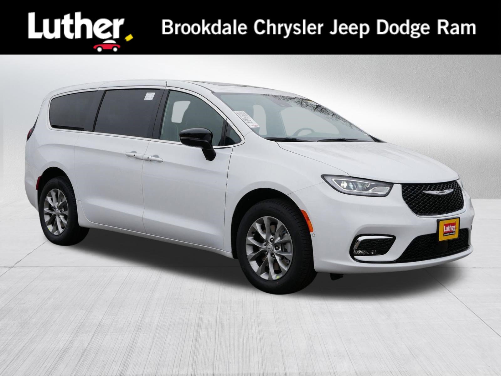 New 2026 Chrysler Pacifica Limited w/ Trailer Tow Group