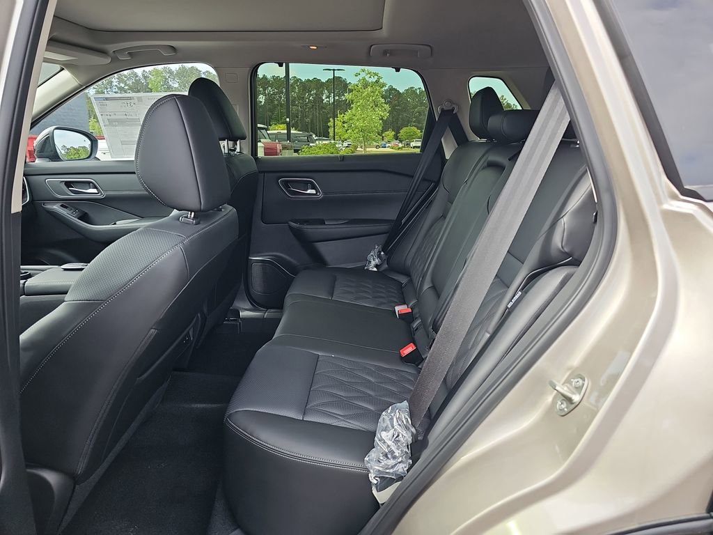 New 2026 Nissan Rogue Platinum w/ Platinum Premium Package AWD/4WD image 18