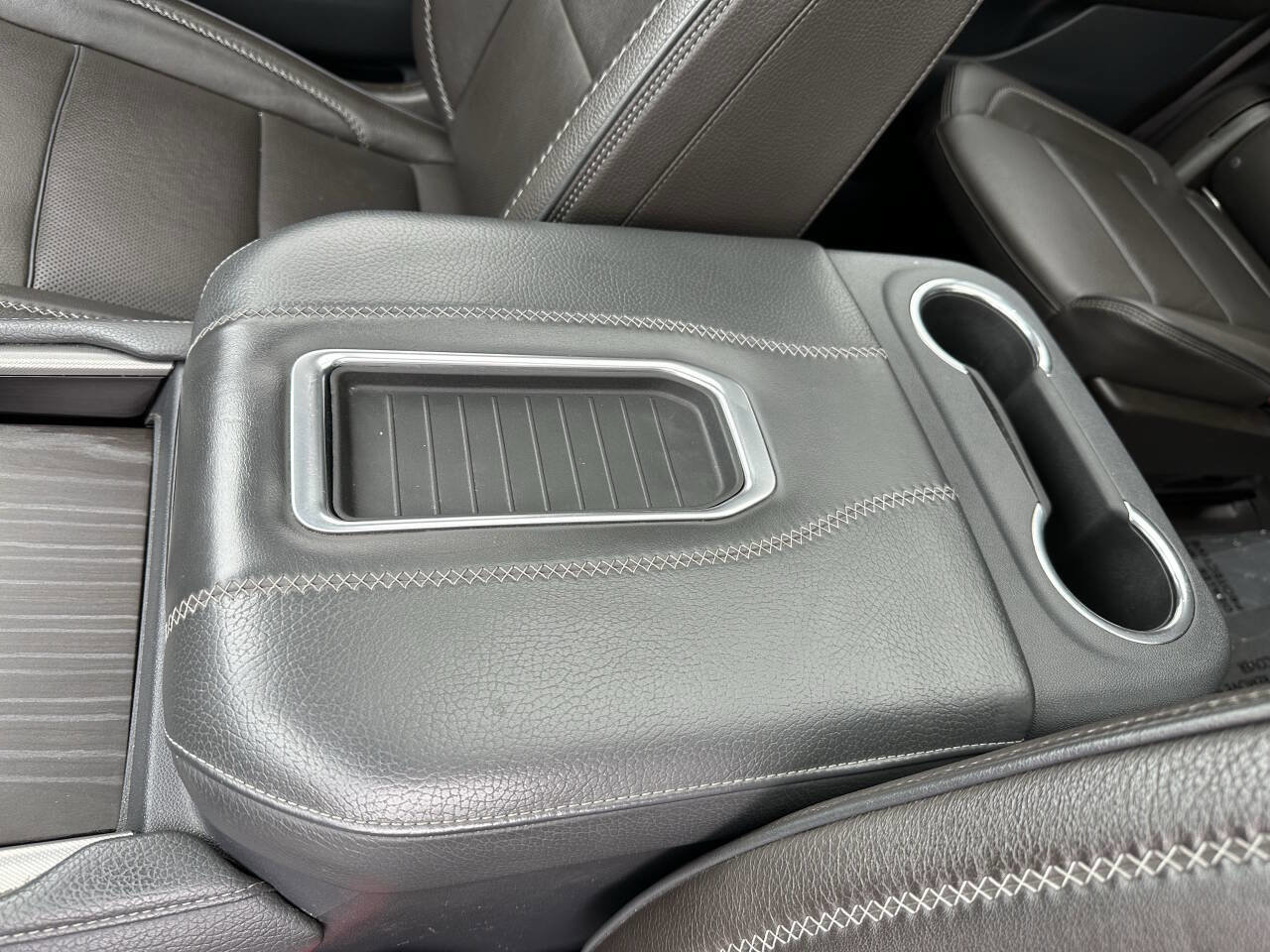 Used 2021 GMC Yukon Denali w/ Denali Premium Package image 32