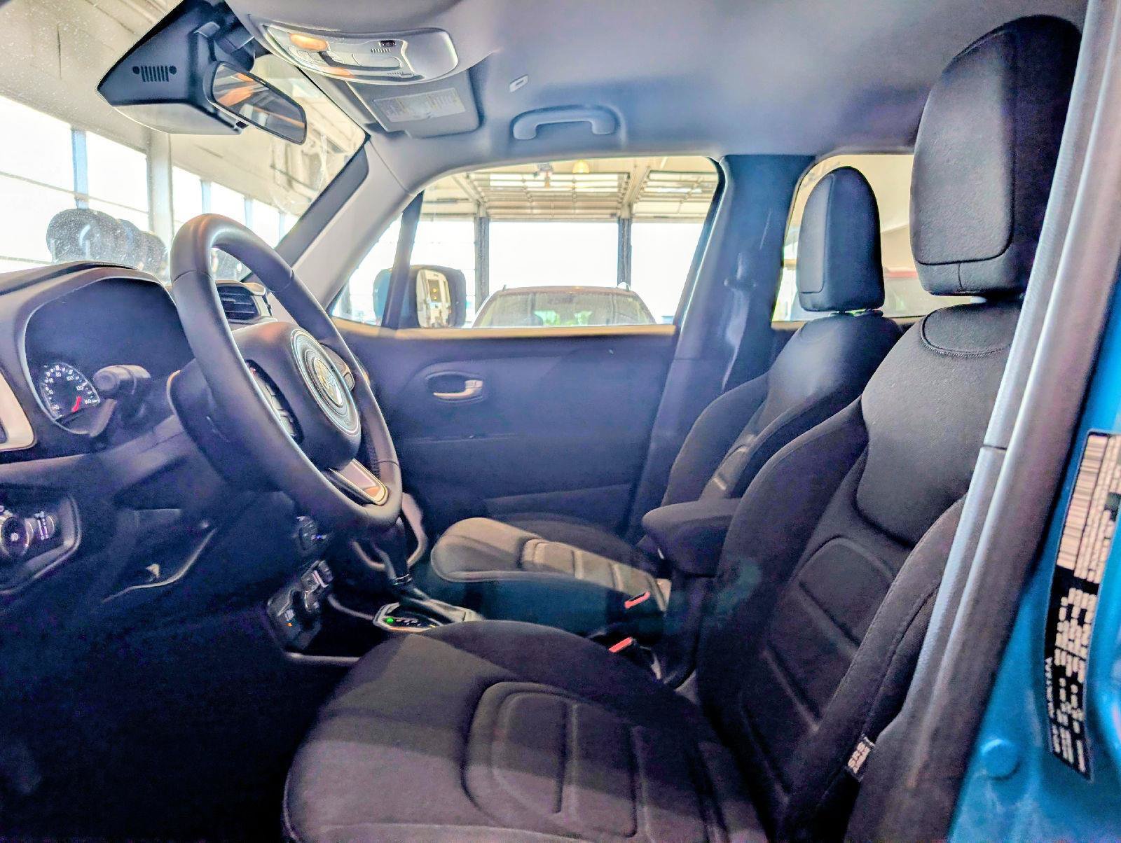 Used 2021 Jeep Renegade Latitude AWD/4WD image 18