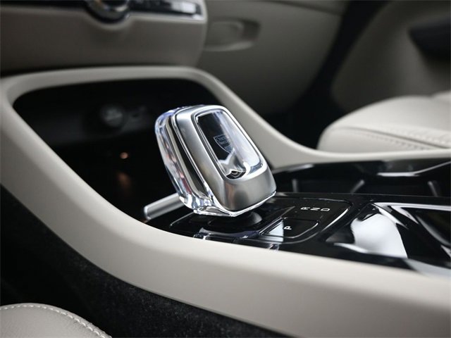 Used 2024 Volvo XC40 B5 Plus w/ Protection Package Premier image 11