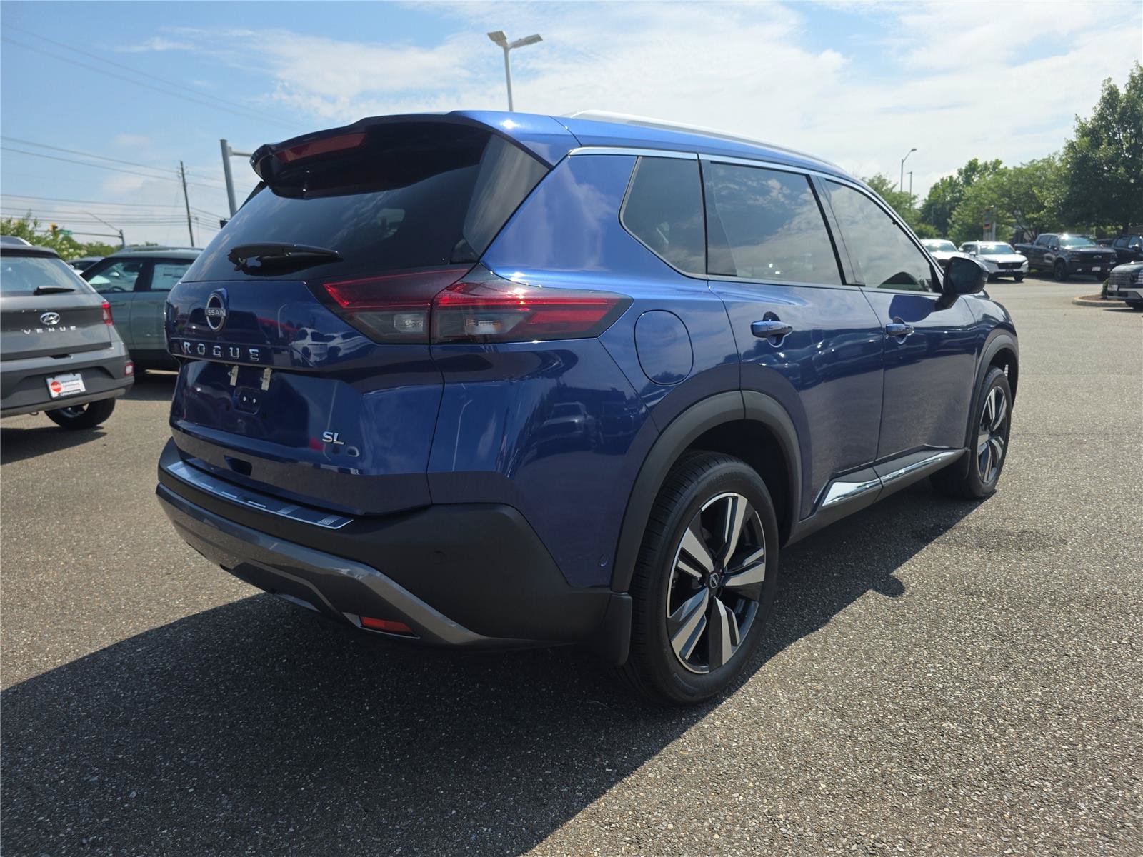 Used 2022 Nissan Rogue SL w/ SL Premium Package FWD image 5
