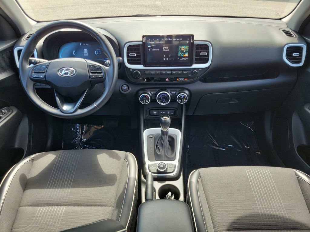 Used 2023 Hyundai Venue Limited FWD image 9