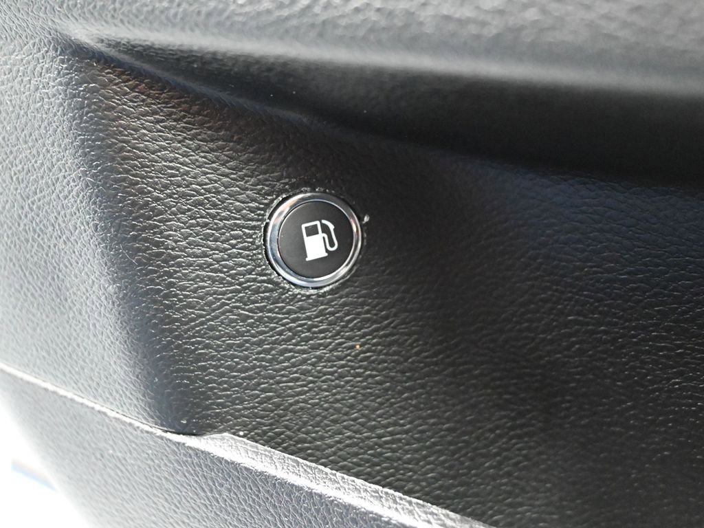 Used 2023 Chrysler 300 Touring w/ Sport Appearance Package image 22