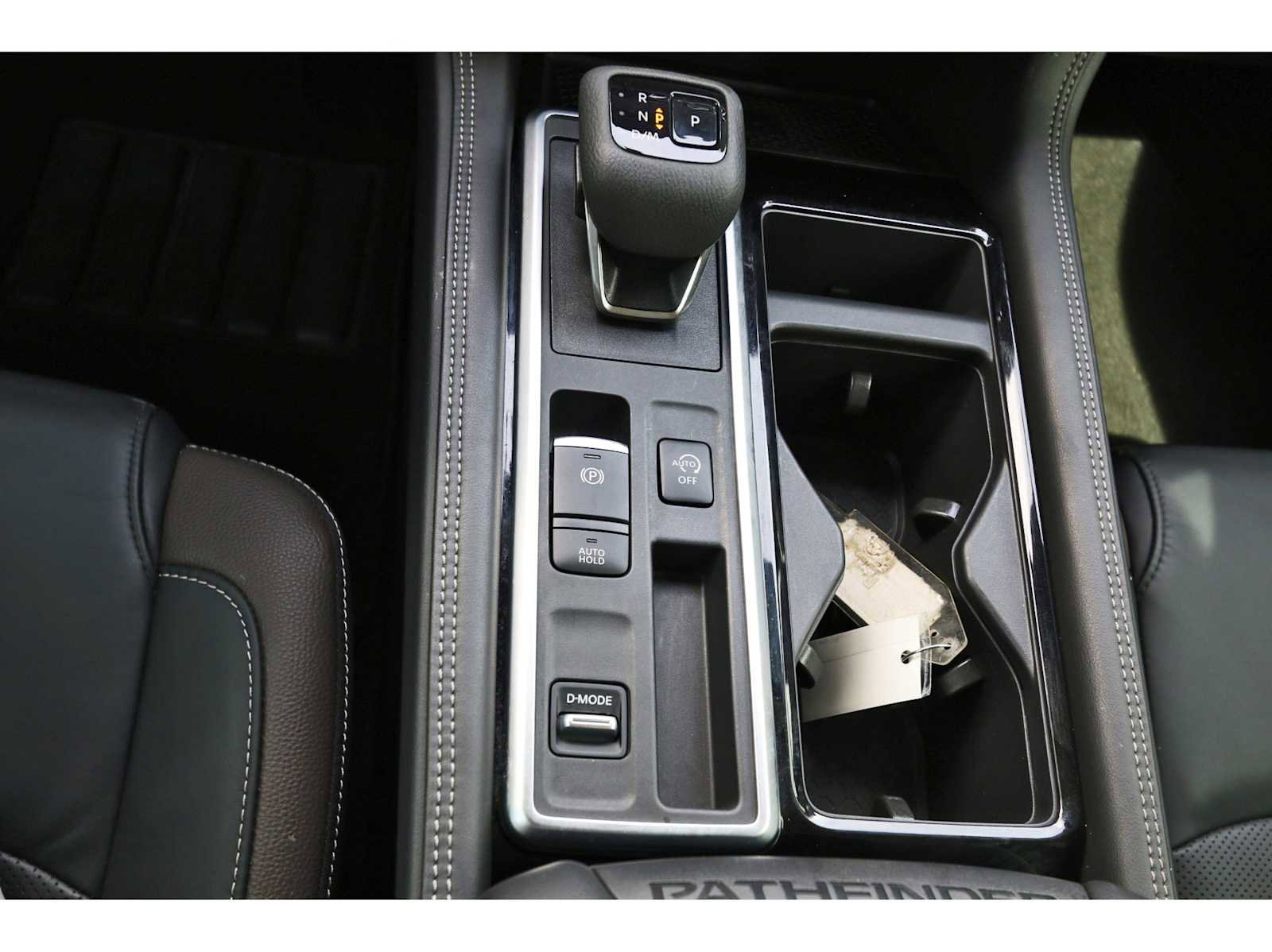 Used 2025 Nissan Pathfinder Platinum w/ Cargo Package image 28