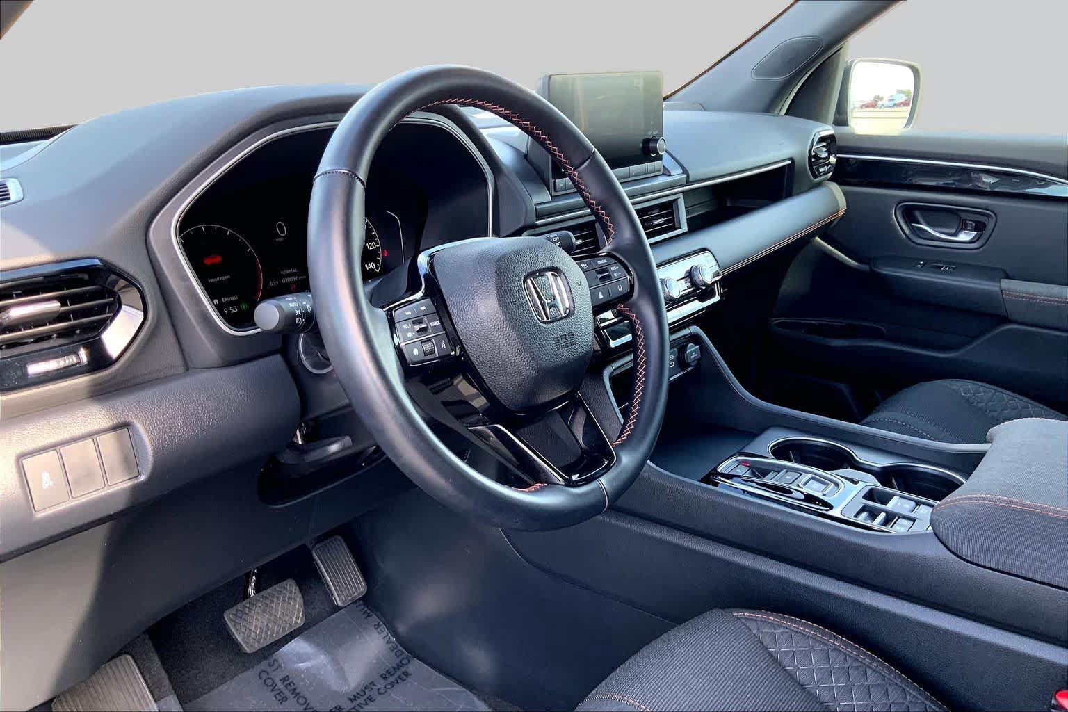 Used 2025 Honda Pilot Sport image 17