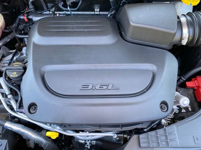 Used 2025 Chrysler Pacifica Select image 50