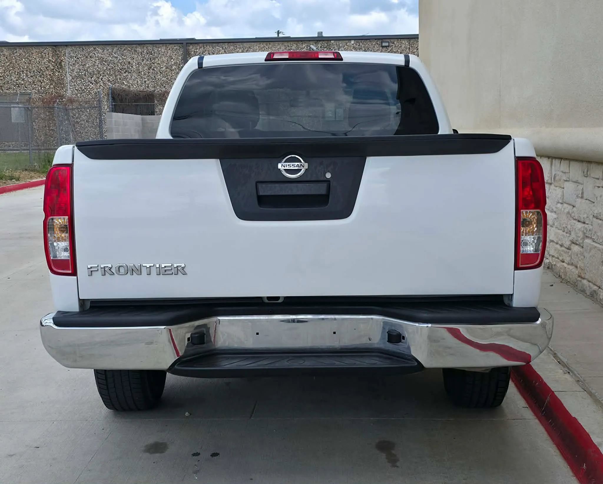 Used 2016 Nissan Frontier S RWD image 4