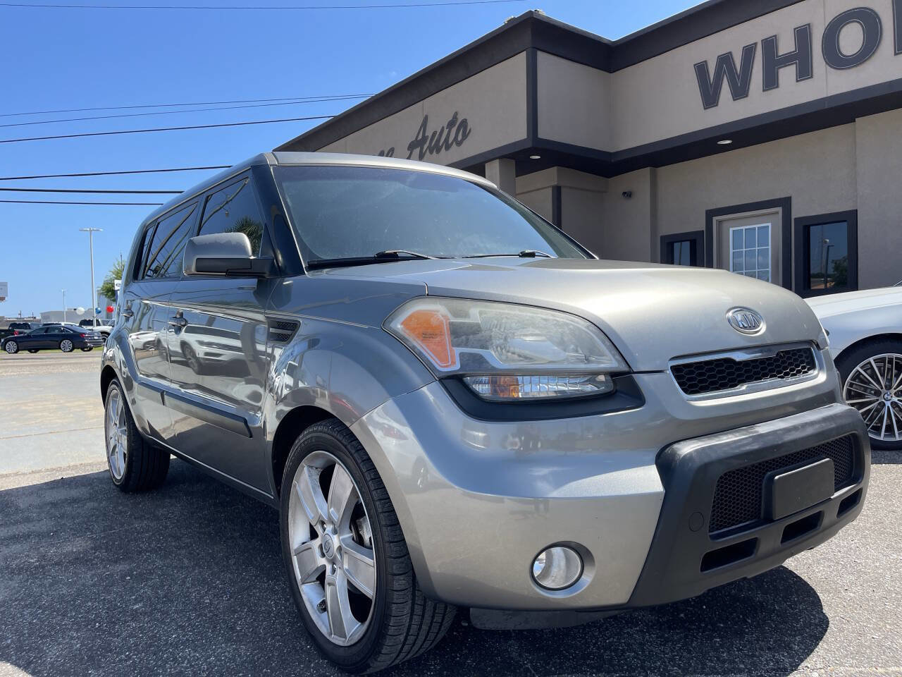 Used 2011 Kia Soul ! image 2