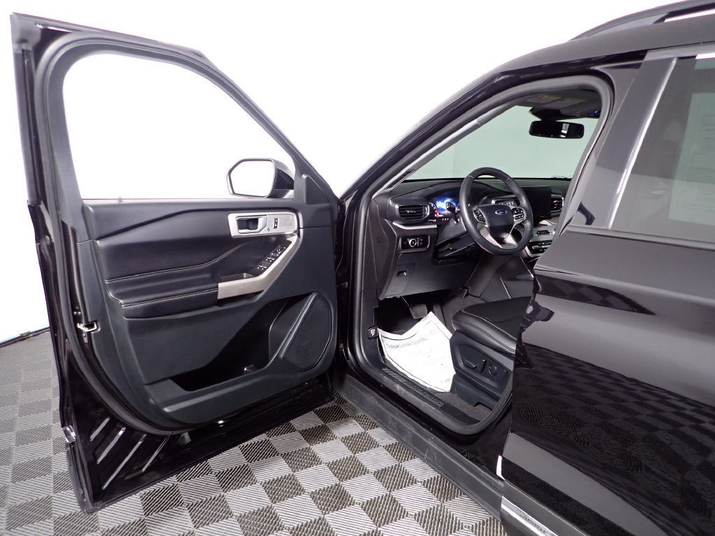 Used 2024 Ford Explorer XLT w/ Equipment Group 202A AWD/4WD image 20