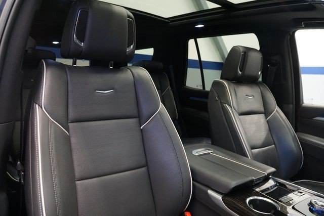 Certified 2025 Cadillac Escalade Premium Luxury AWD/4WD image 15