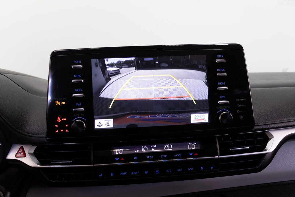 Used 2024 Toyota Sienna Limited image 31