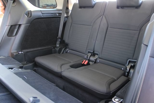 Used 2024 Land Rover Discovery S AWD/4WD image 47