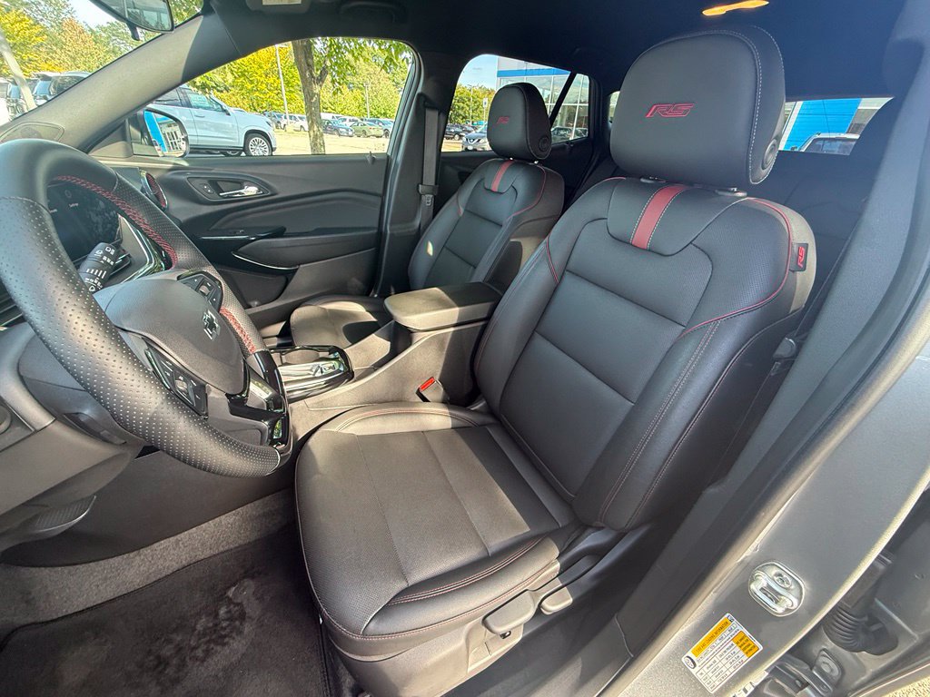 Used 2025 Chevrolet Trax RS w/ Driver Confidence Package FWD image 22
