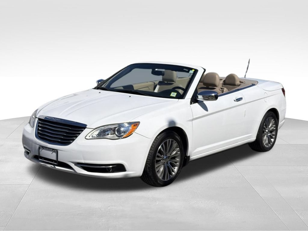 Used 2013 Chrysler 200 Limited FWD image 3
