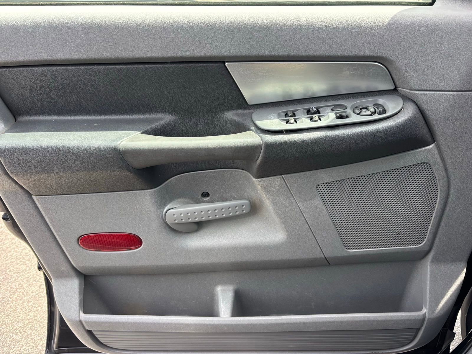 Used 2007 Dodge Ram 1500 Truck SLT image 16