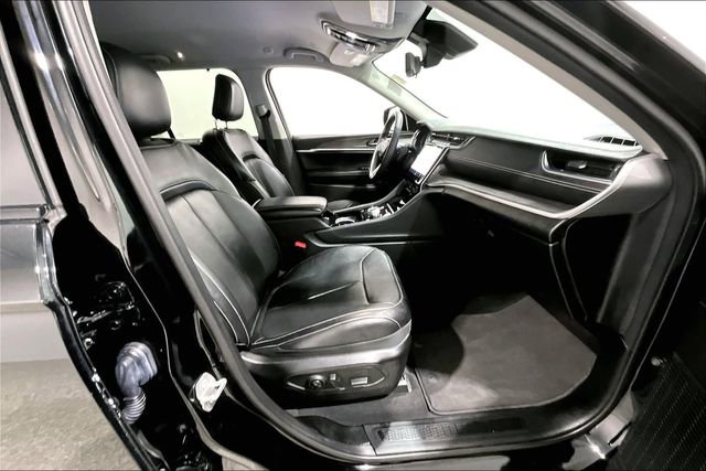 Used 2023 Jeep Grand Cherokee Limited w/ Luxury Tech Group II image 27