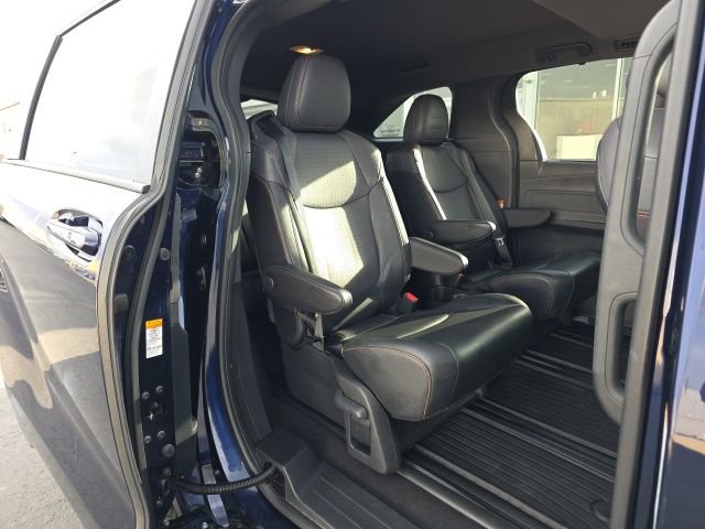Certified 2021 Toyota Sienna XSE image 31