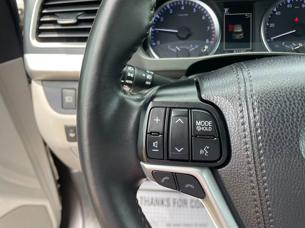 Used 2019 Toyota Highlander Plus AWD/4WD image 16