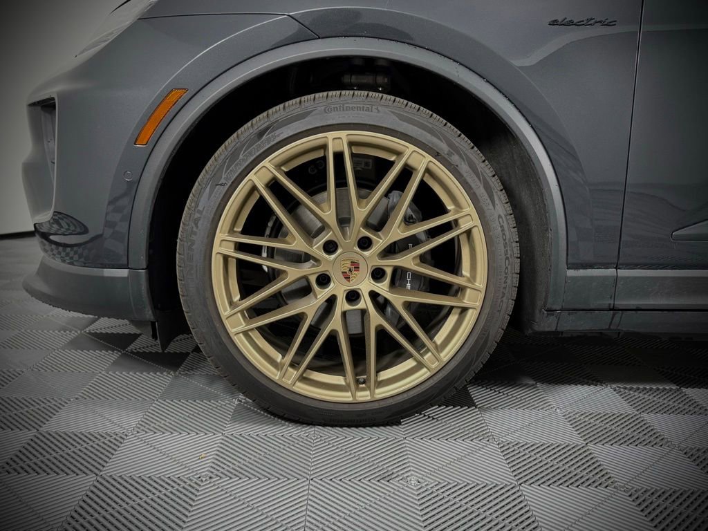 New 2024 Porsche Macan 4 Electric AWD/4WD image 14