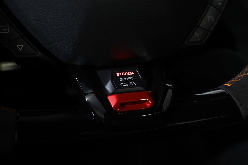 Used 2023 Lamborghini Huracan Tecnica RWD image 9