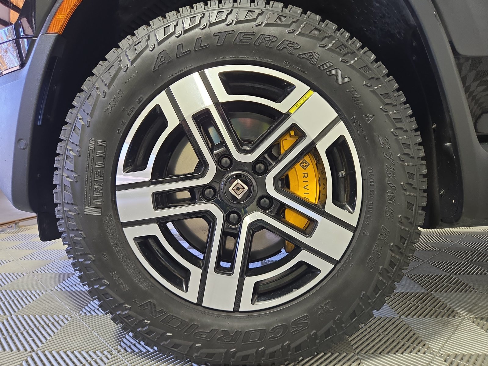 Used 2023 Rivian R1S Adventure Quad AWD/4WD image 9