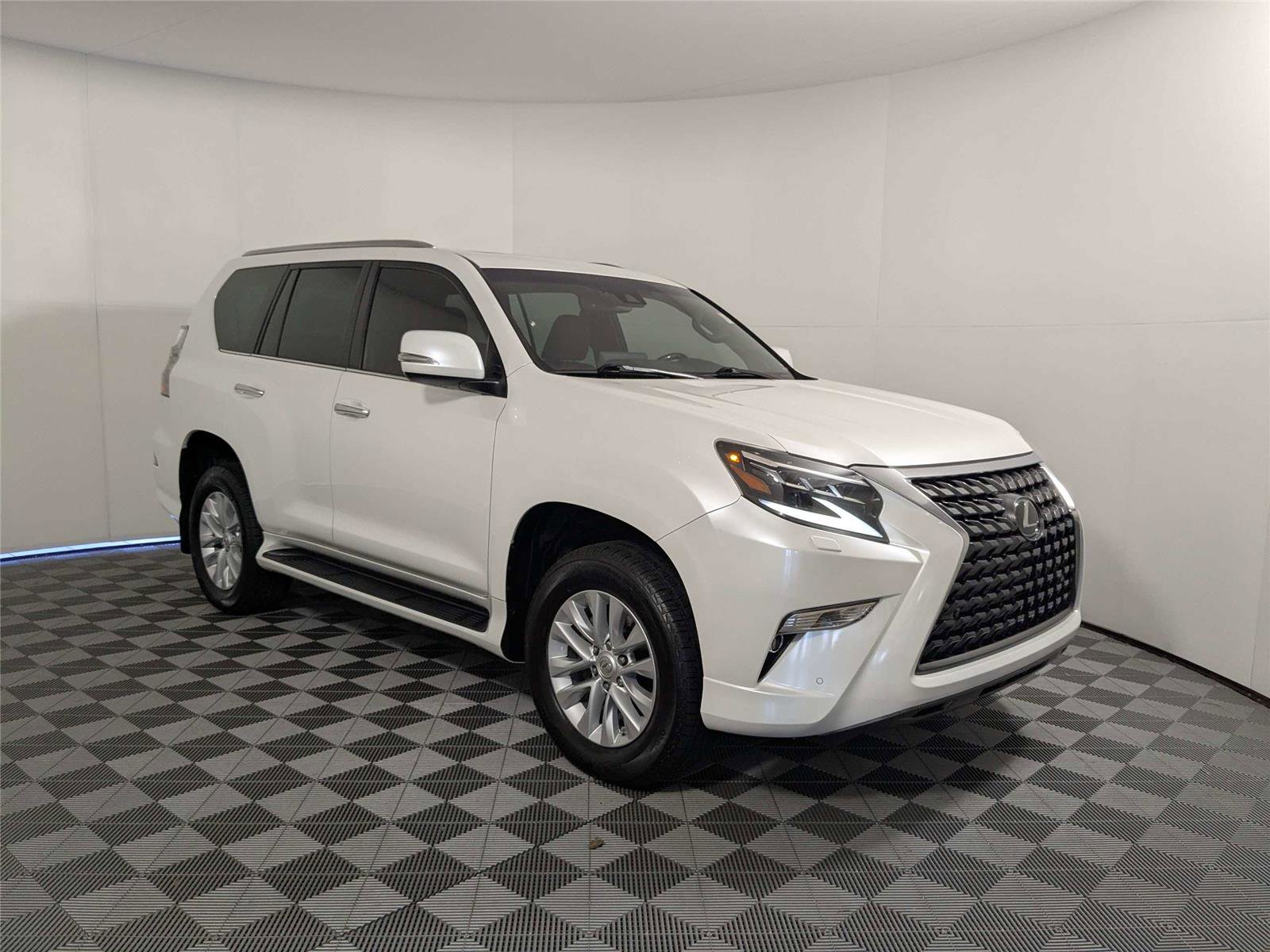Used 2023 Lexus GX 460 Premium w/ Premium Package image 3