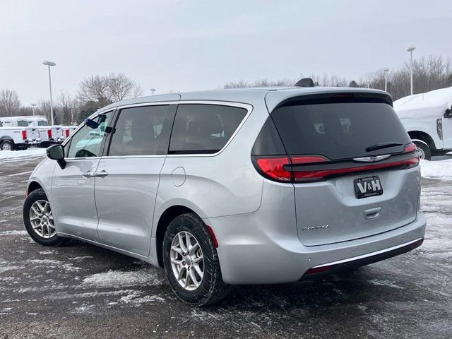 Used 2024 Chrysler Pacifica Touring-L image 23