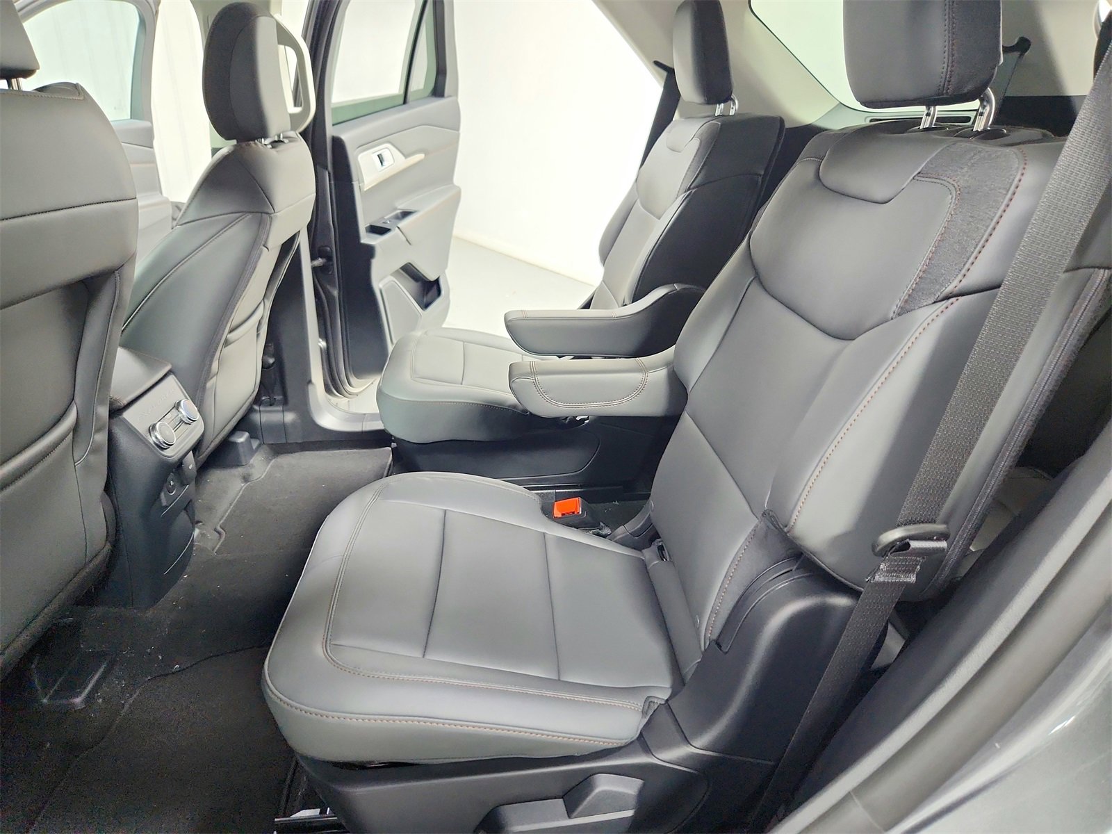 New 2026 Ford Explorer Active image 32