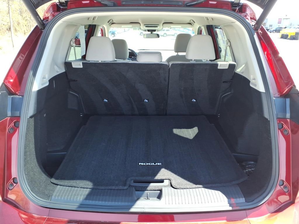 Used 2025 Nissan Rogue SV FWD image 17