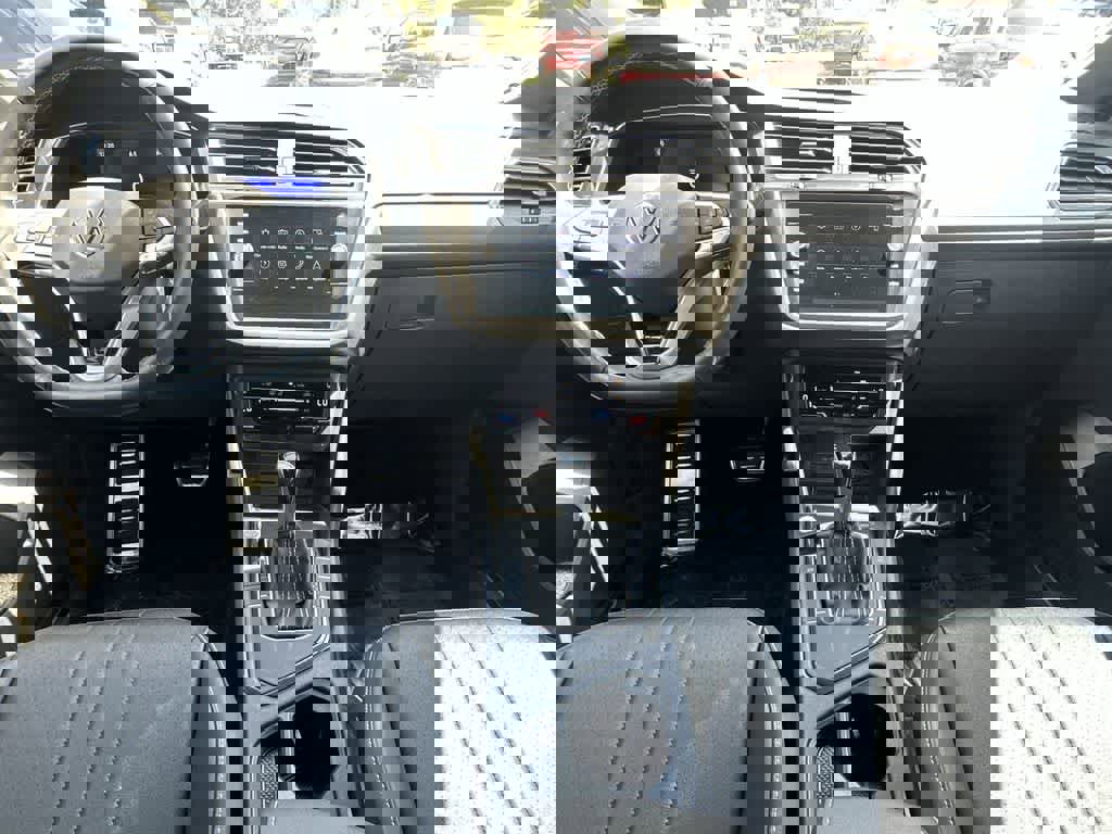 Used 2023 Volkswagen Tiguan SE R-Line image 24