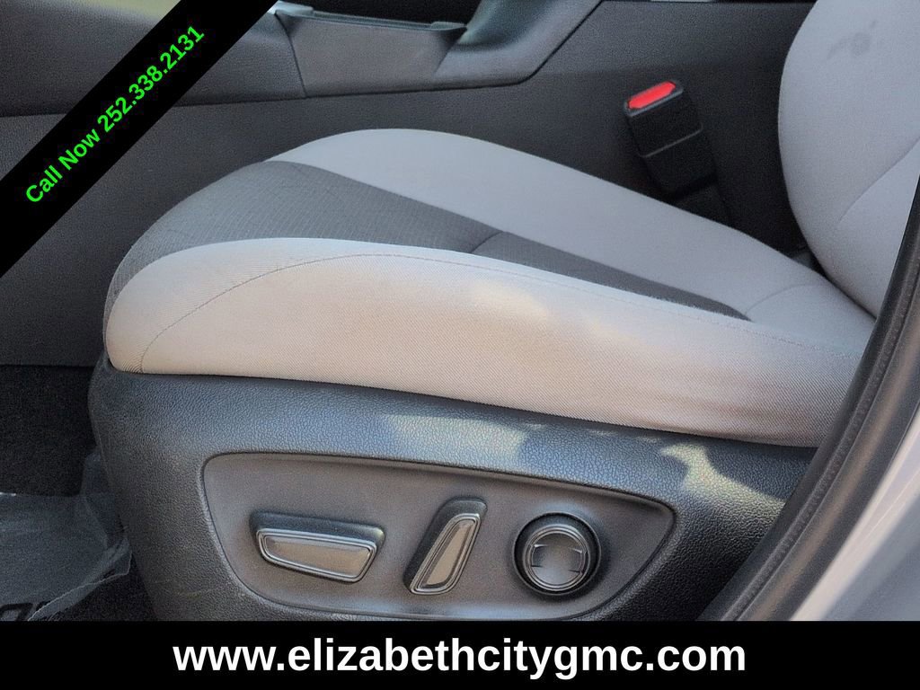 Used 2022 Toyota RAV4 XLE w/ Convenience Package image 23