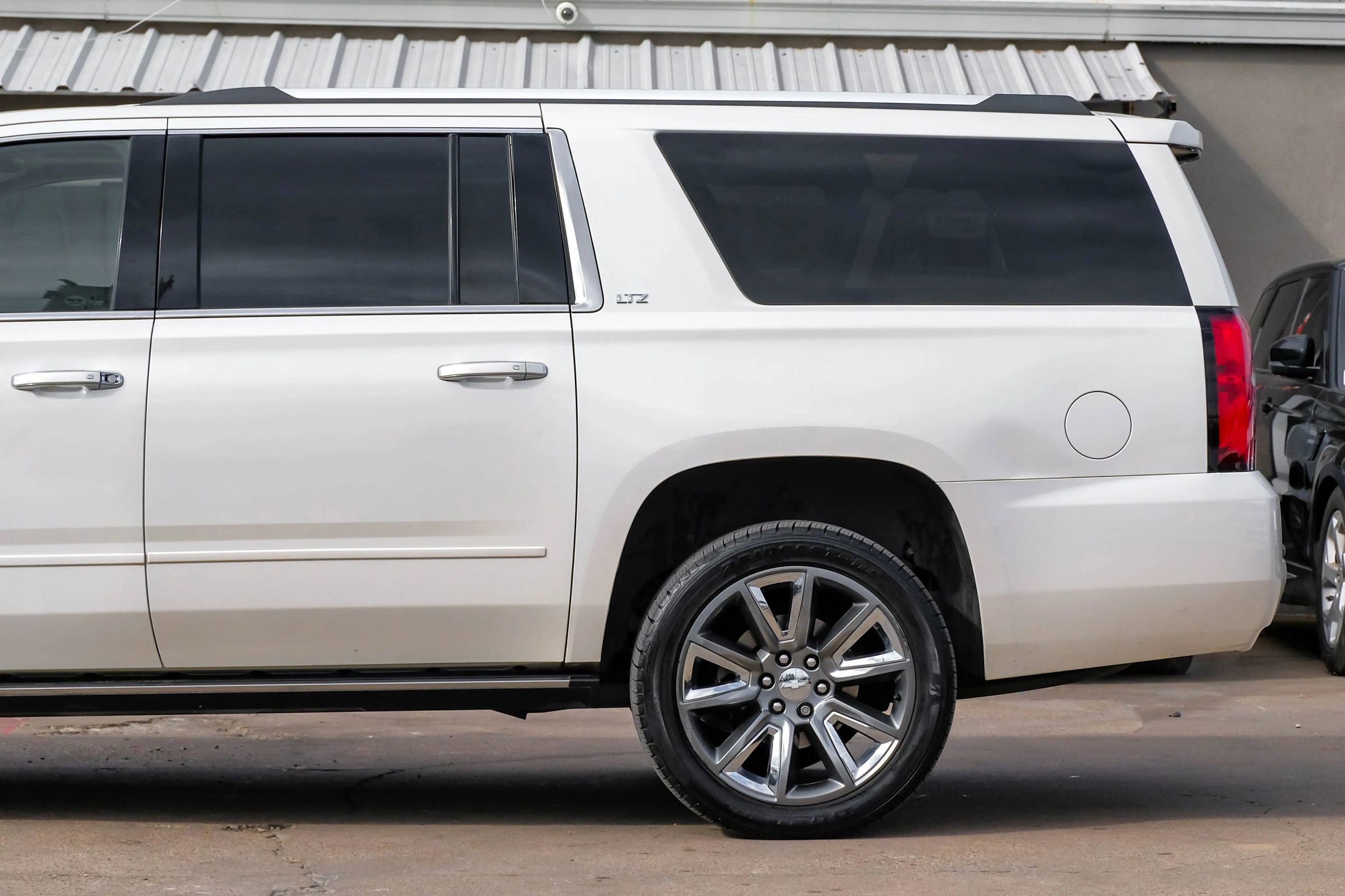 Used 2015 Chevrolet Suburban LTZ image 18