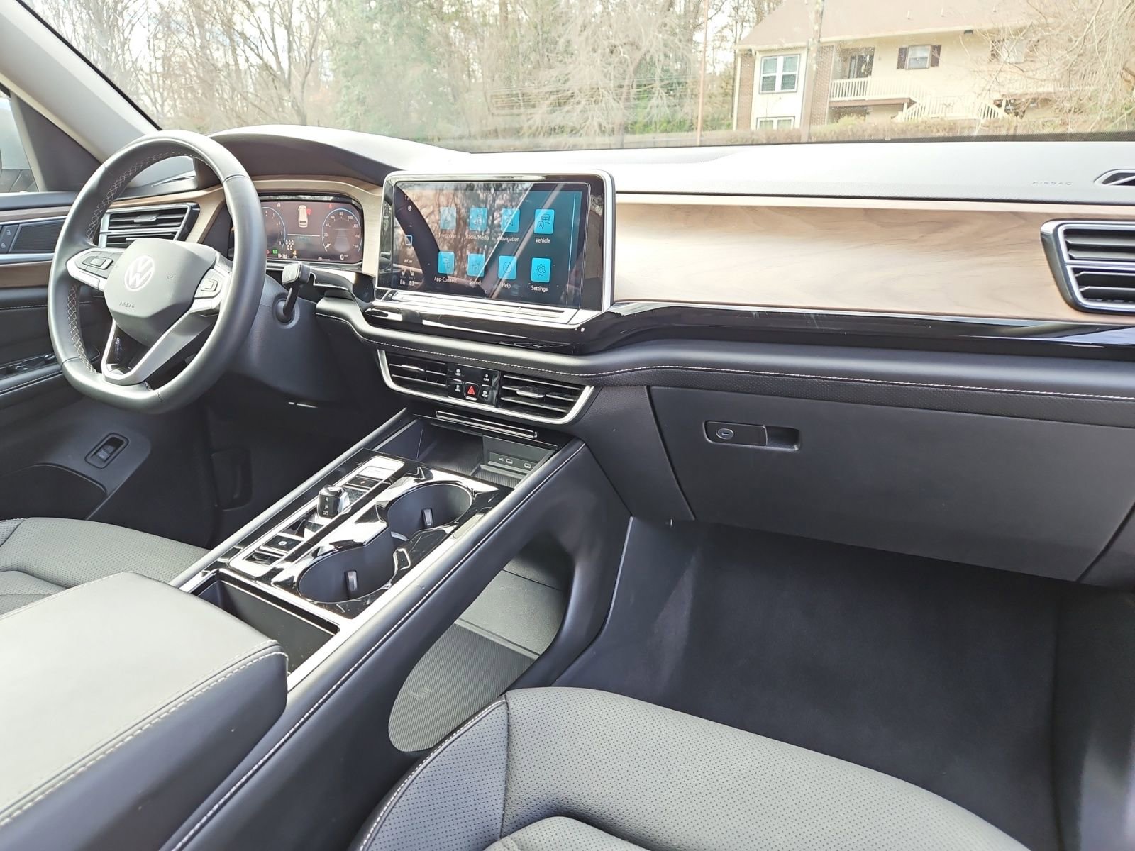 Used 2024 Volkswagen Atlas SE image 16