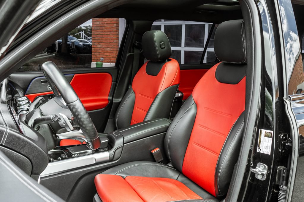 Used 2023 Mercedes-Benz GLB 35 AMG 4MATIC w/ AMG Night Package Plus image 6