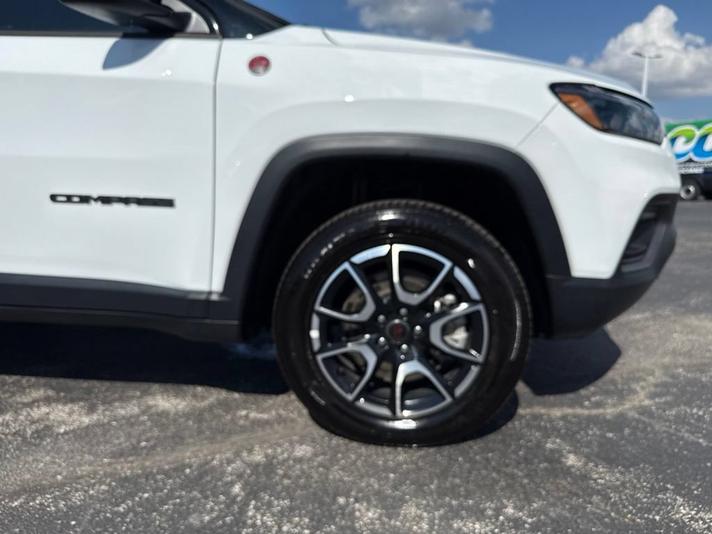 Used 2025 Jeep Compass Trailhawk AWD/4WD image 42