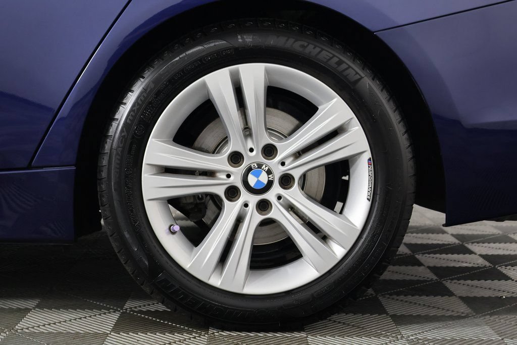 Used 2018 BMW 330e w/ Premium Package RWD image 16