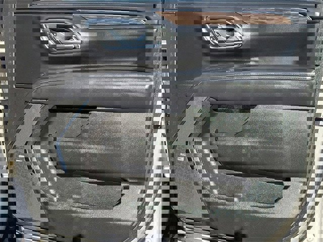 Used 2022 Chevrolet Tahoe Z71 w/ Luxury Package image 17