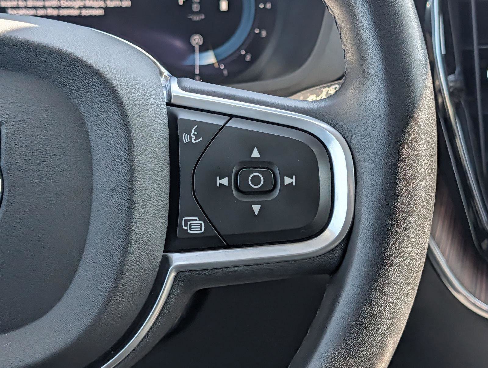 Used 2022 Volvo XC60 B5 Momentum w/ Climate Package image 15