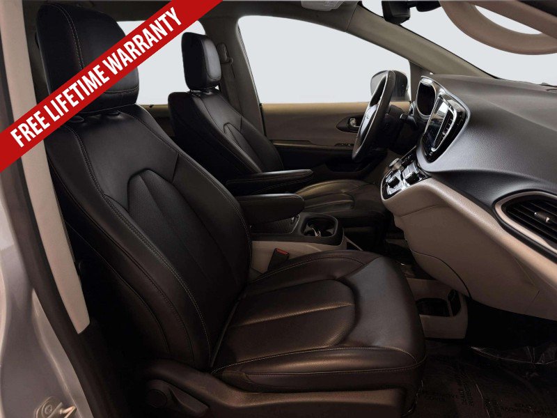 Used 2023 Chrysler Pacifica Touring-L FWD image 37