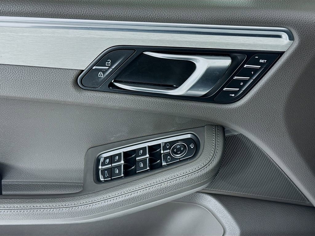 Certified 2023 Porsche Macan Turbo image 11