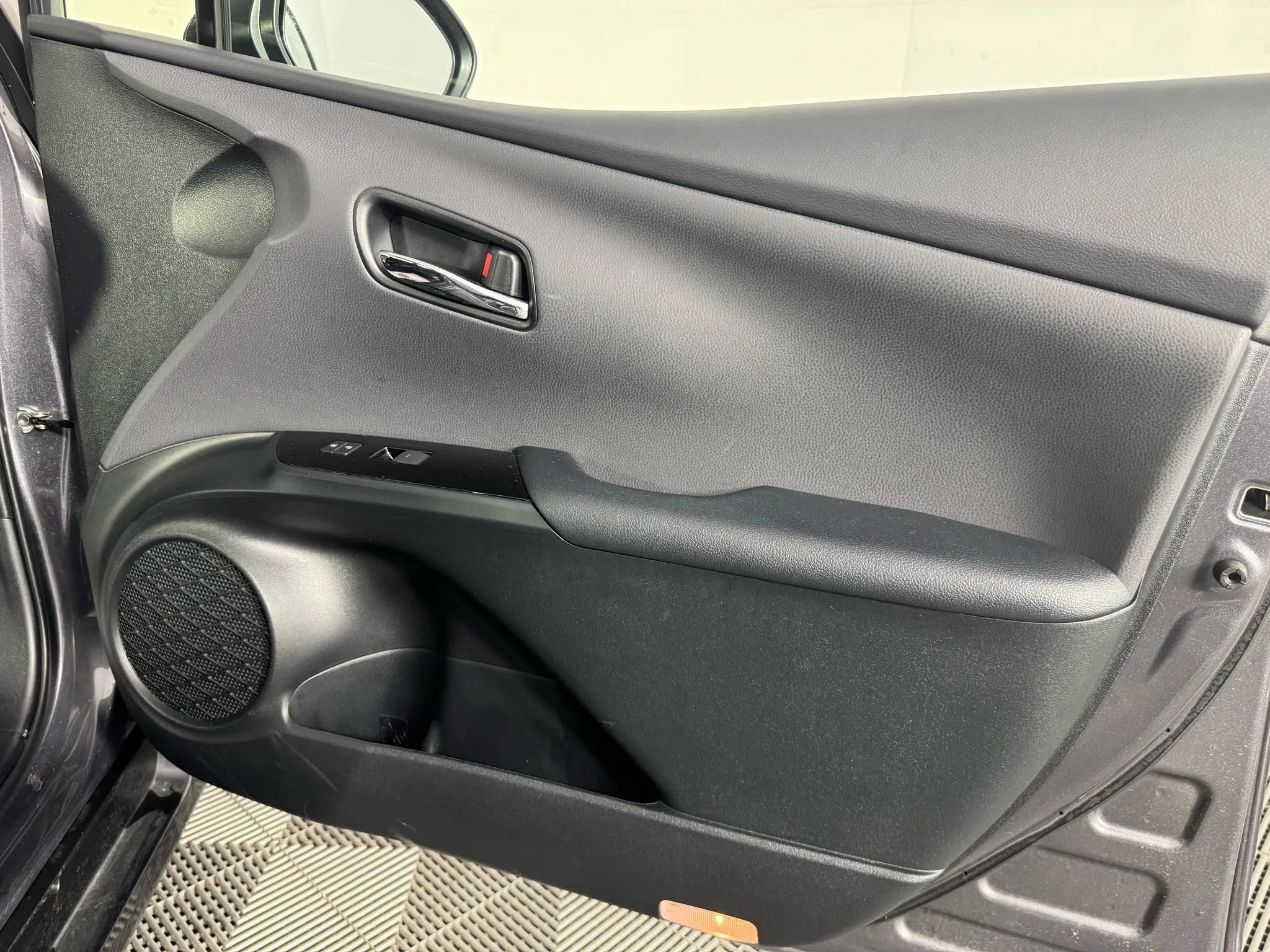Used 2022 Toyota Prius Prime LE FWD image 38