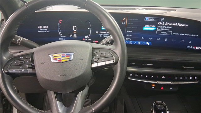 Used 2025 Cadillac XT4 Premium Luxury image 12