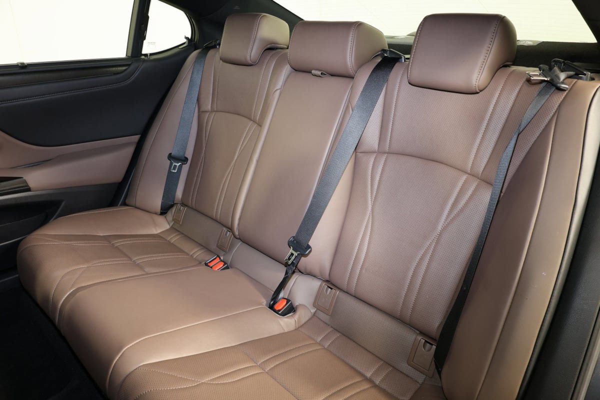 Used 2024 Lexus ES 350 Ultra Luxury w/ Accessory Package (Z2) FWD image 10