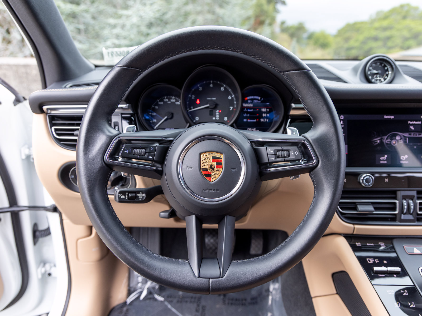 Used 2024 Porsche Macan AWD/4WD image 36
