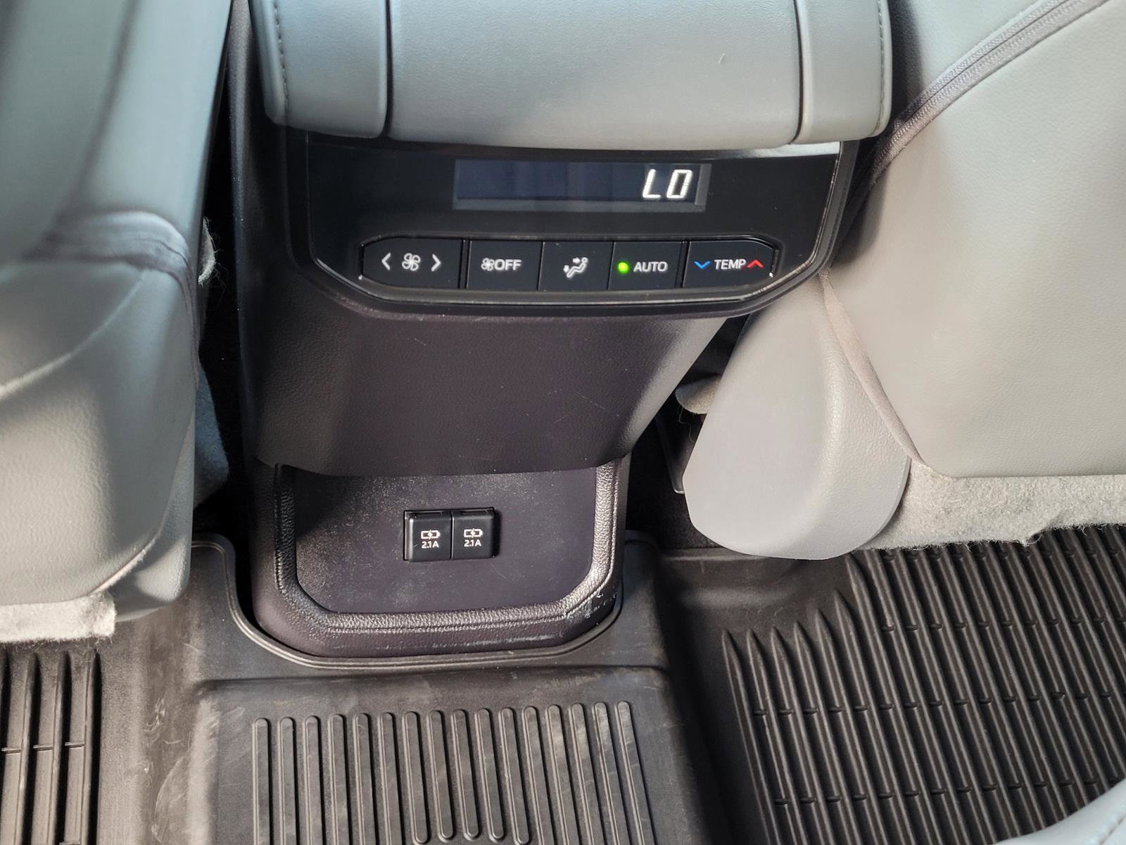 Used 2021 Toyota Highlander XLE image 25