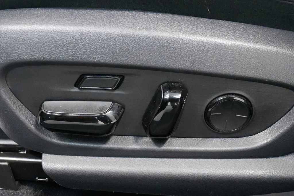 Used 2023 Lexus ES 350 Luxury w/ Accessory Package (Z2) image 16