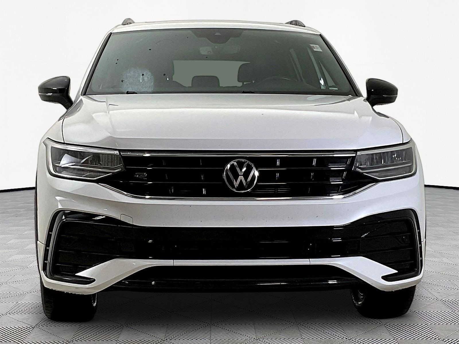 Used 2022 Volkswagen Tiguan SE R-Line AWD/4WD image 2