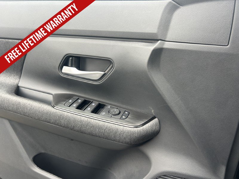 New 2026 Nissan Kicks SV w/ SV Premium Package FWD image 16